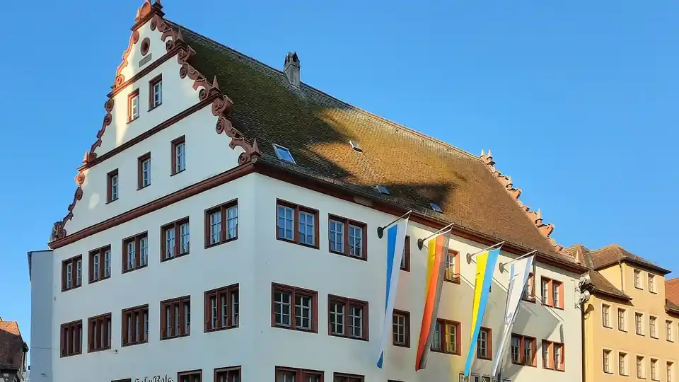 Polizeipräsenz bei Nacht in Ansbach – Symbolbild