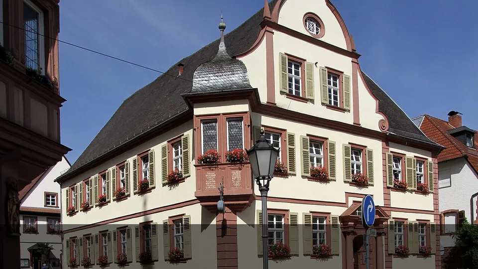 Polizeipräsenz bei Nacht in Bad Bergzabern – Symbolbild