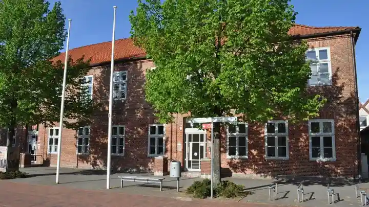 Polizeipräsenz bei Nacht in Bad Bramstedt – Symbolbild