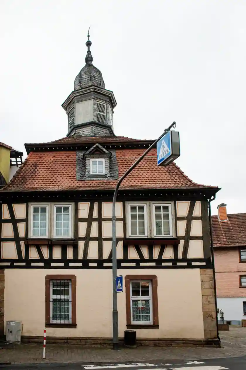 Polizeipräsenz bei Nacht in Bad Soden – Symbolbild