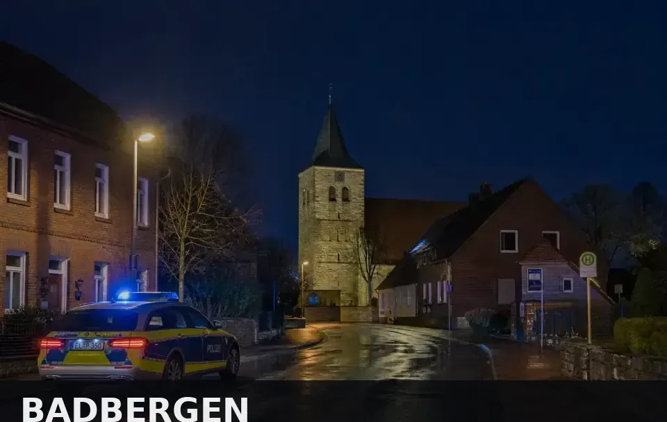 Polizeipräsenz bei Nacht in Badbergen – Symbolbild