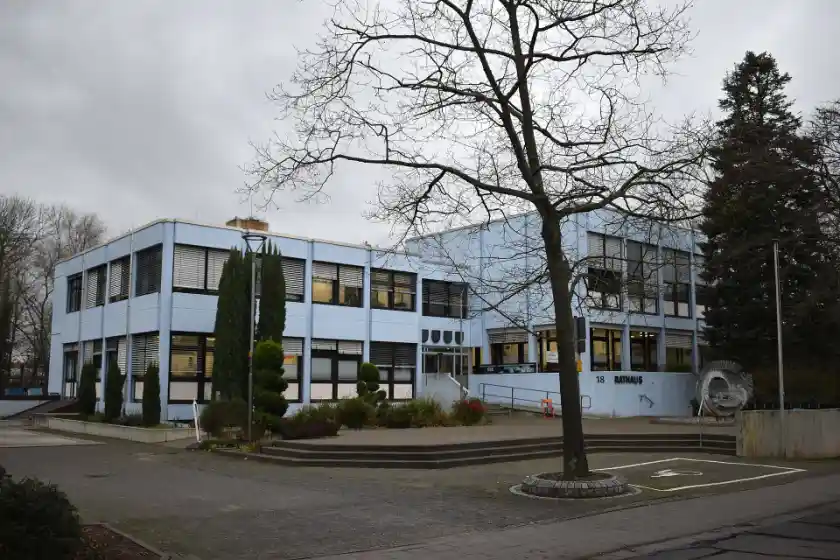 Polizeipräsenz bei Nacht in Bellheim – Symbolbild