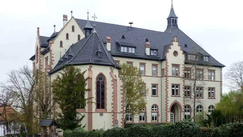 Polizeipräsenz bei Nacht in Bensheim – Symbolbild