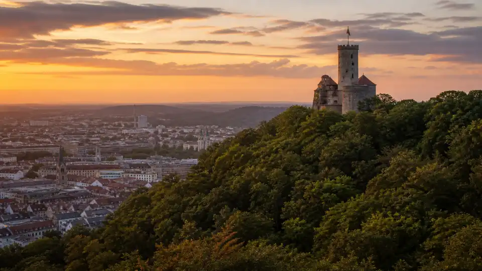Polizeipräsenz bei Nacht in Bielelfeld – Symbolbild