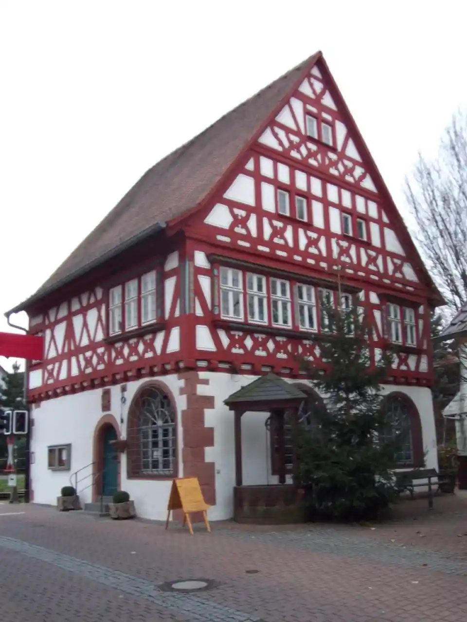 Polizeipräsenz bei Nacht in Birkenau – Symbolbild