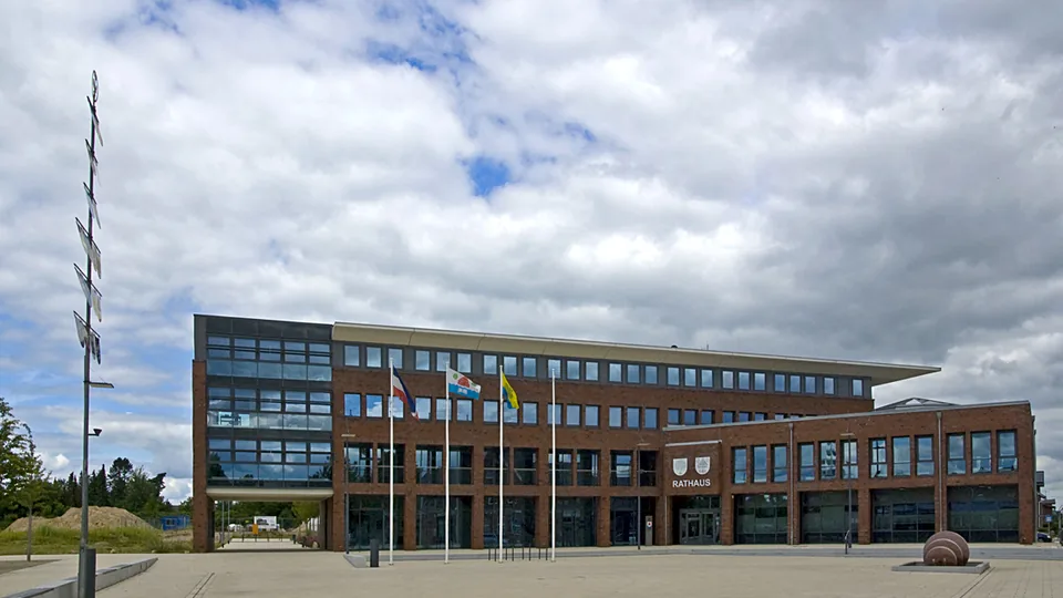 Polizeipräsenz bei Nacht in Bordesholm – Symbolbild
