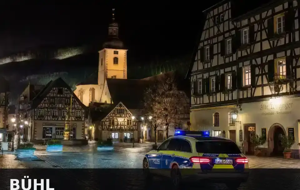 Polizeipräsenz bei Nacht in Bühl – Symbolbild
