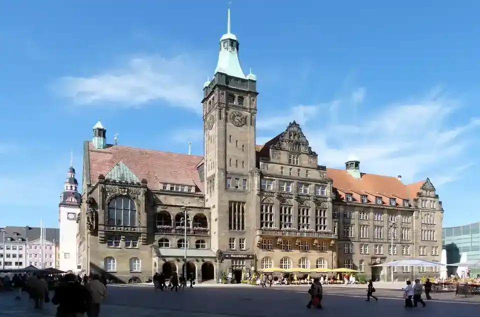Polizeipräsenz bei Nacht in Chemnitz – Symbolbild