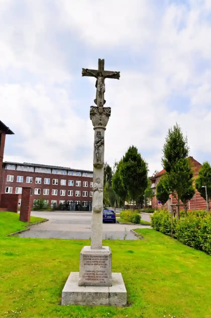 Polizeipräsenz bei Nacht in Cuxhaven – Symbolbild