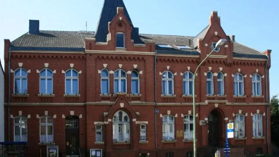 Polizeipräsenz bei Nacht in Düren – Symbolbild