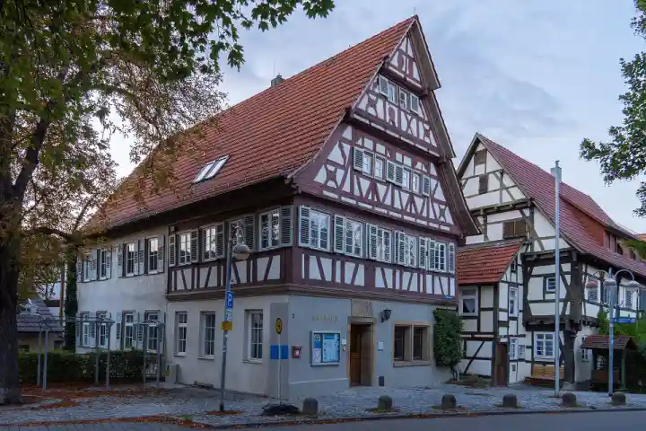 Polizeipräsenz bei Nacht in Endersbach – Symbolbild