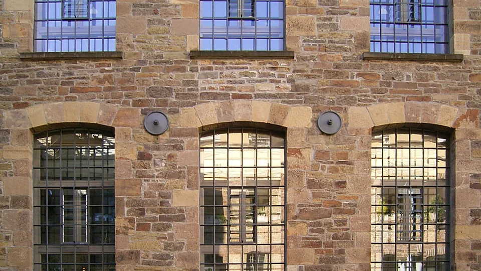 Polizeipräsenz bei Nacht in Engelskirchen – Symbolbild