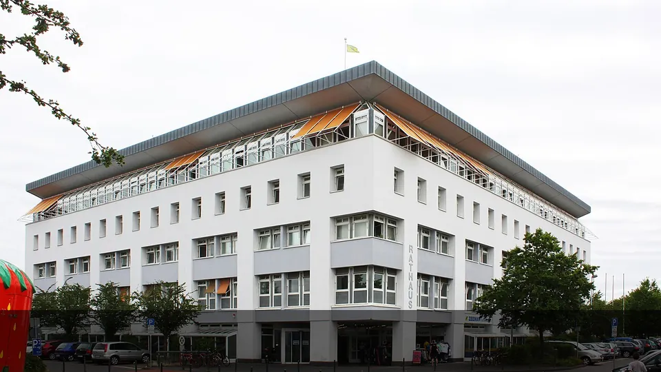 Polizeipräsenz bei Nacht in Erftstadt – Symbolbild