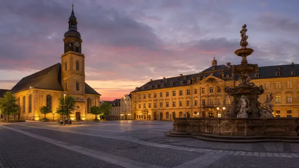 Polizeipräsenz bei Nacht in Erlangen – Symbolbild