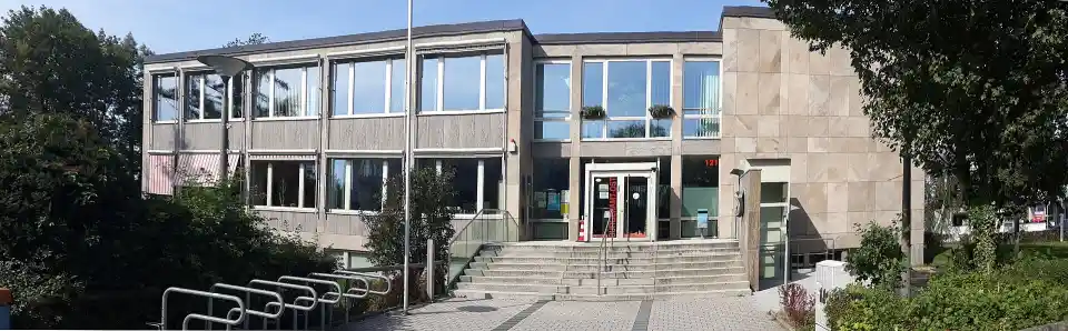 Polizeipräsenz bei Nacht in Fischbach – Symbolbild