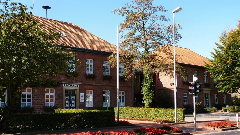 Polizeipräsenz bei Nacht in Friedeburg – Symbolbild