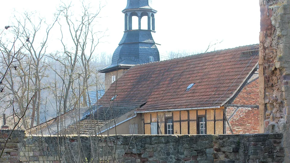 Polizeipräsenz bei Nacht in Göllingen – Symbolbild