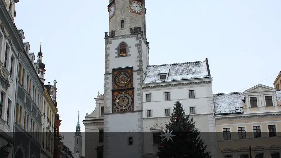 Polizeipräsenz bei Nacht in Görlitz – Symbolbild