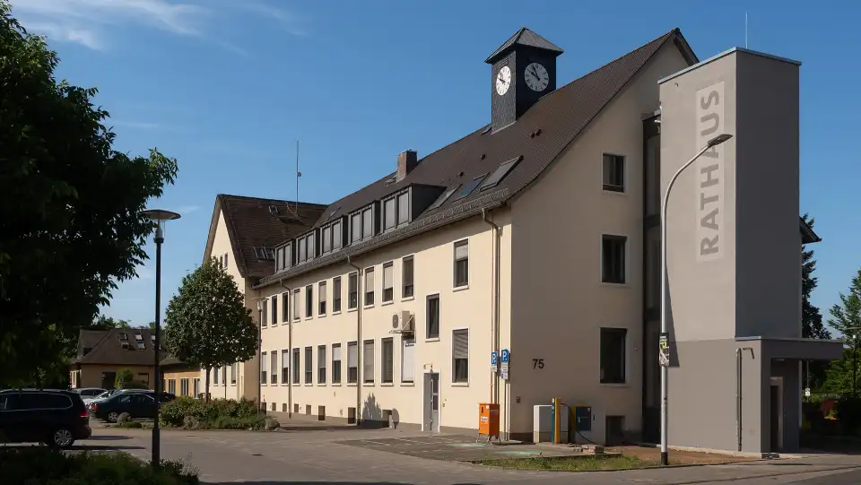 Polizeipräsenz bei Nacht in Griesheim – Symbolbild