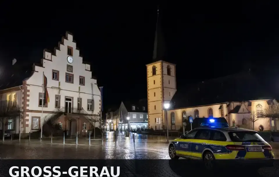 Polizeipräsenz bei Nacht in Groß-Gerau – Symbolbild