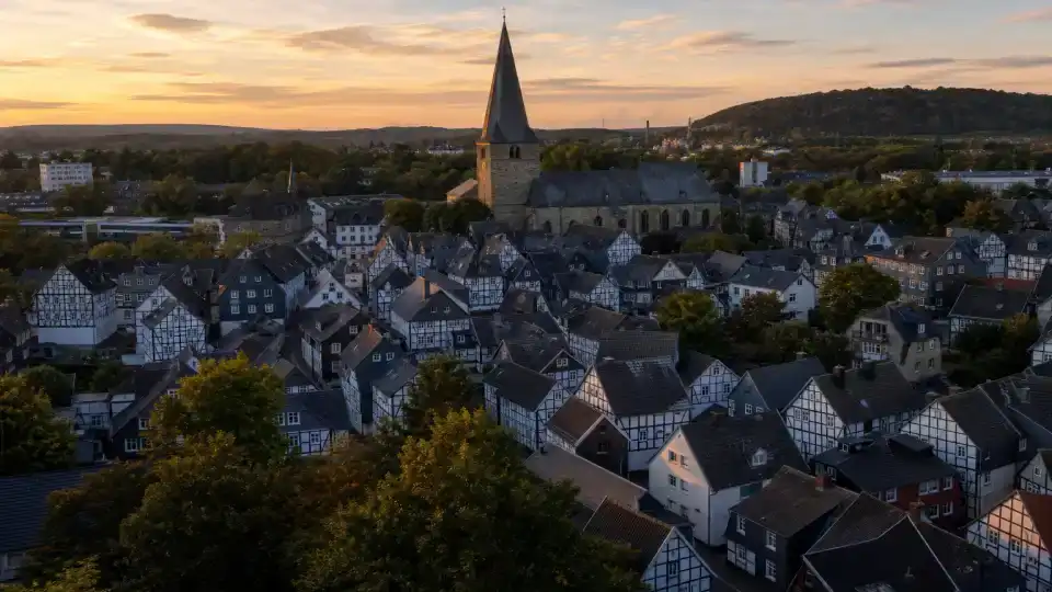 Polizeipräsenz bei Nacht in Hattingen – Symbolbild