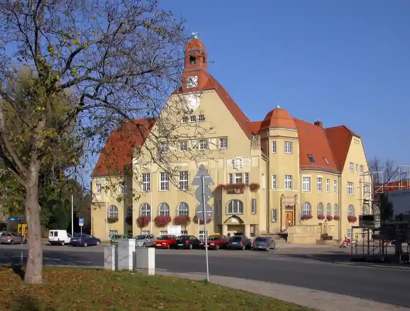 Polizeipräsenz bei Nacht in Heidenau – Symbolbild