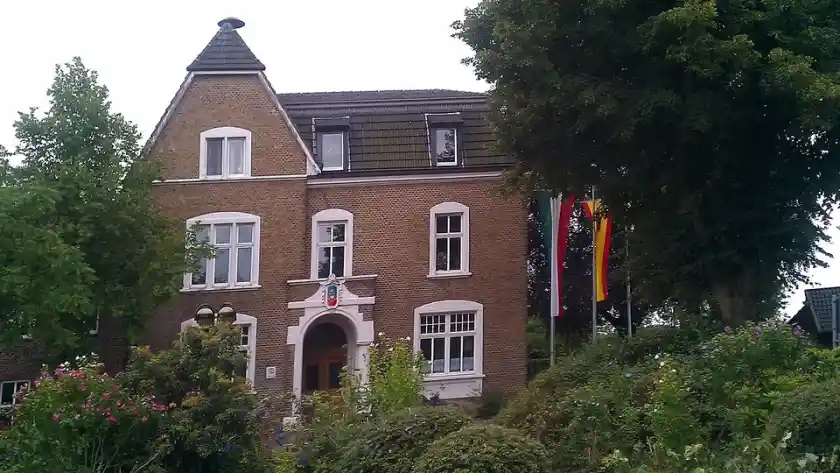 Polizeipräsenz bei Nacht in Hünxe – Symbolbild