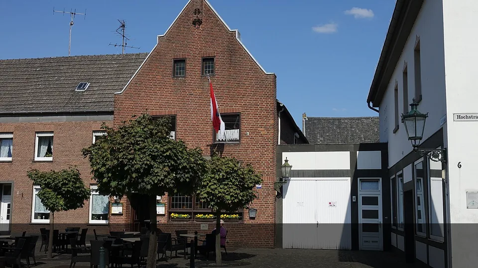 Polizeipräsenz bei Nacht in Kerken – Symbolbild