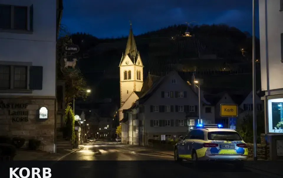 Polizeipräsenz bei Nacht in Korb – Symbolbild