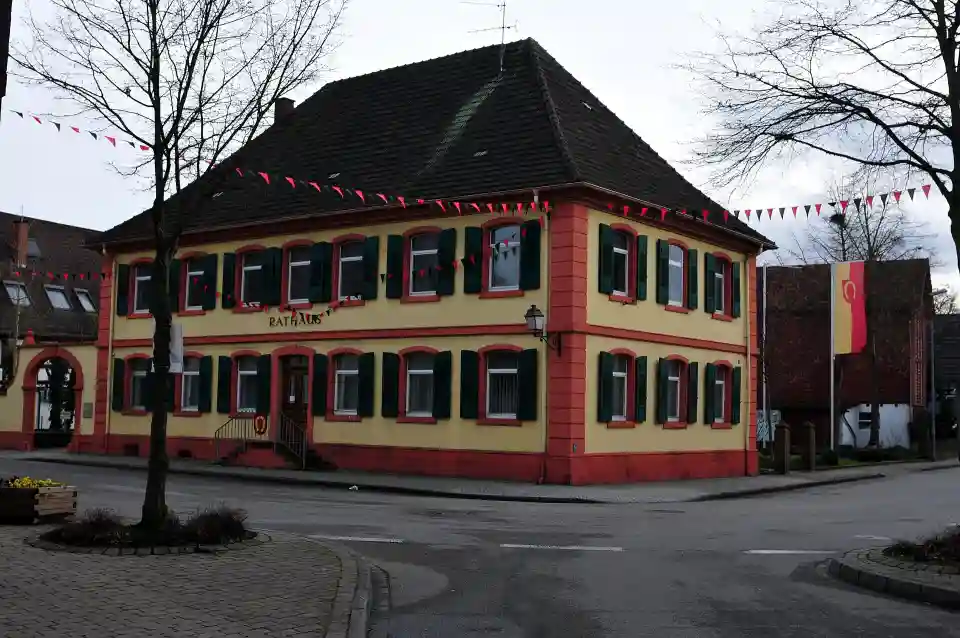 Polizeipräsenz bei Nacht in Kork – Symbolbild