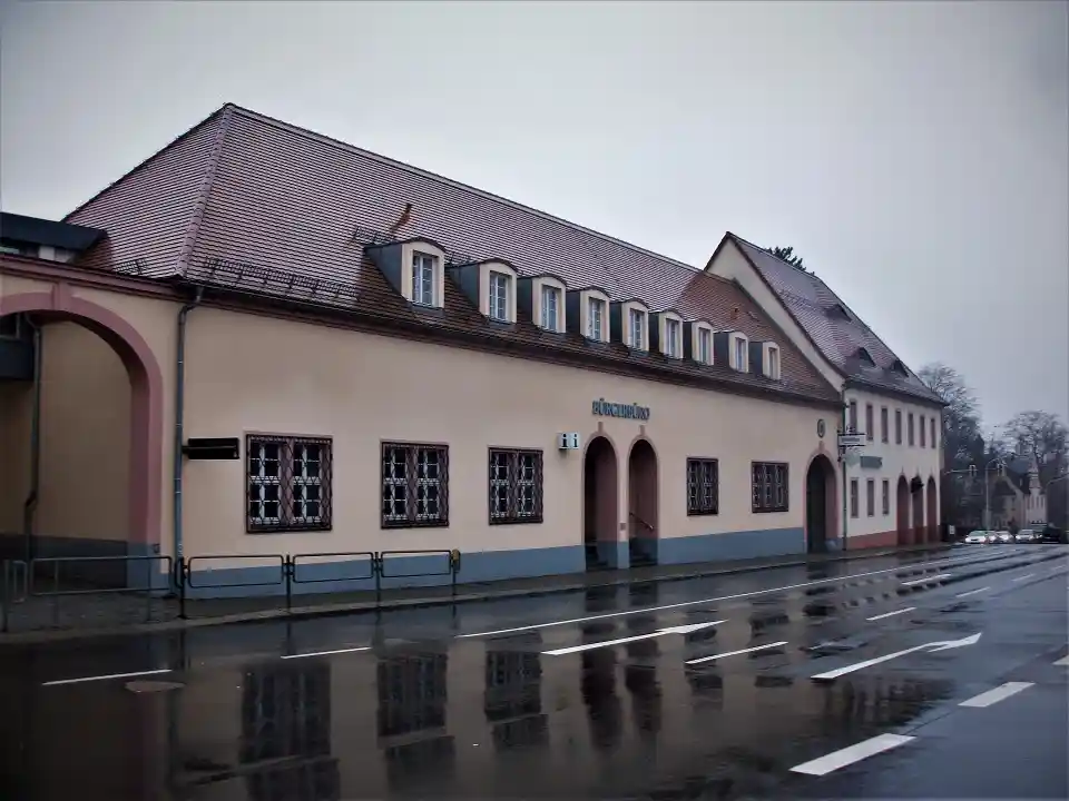 Polizeipräsenz bei Nacht in Limbach – Symbolbild