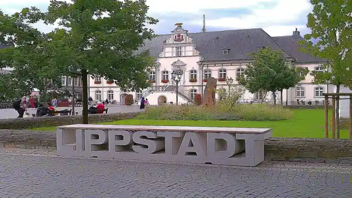Polizeipräsenz bei Nacht in Lippstadt – Symbolbild