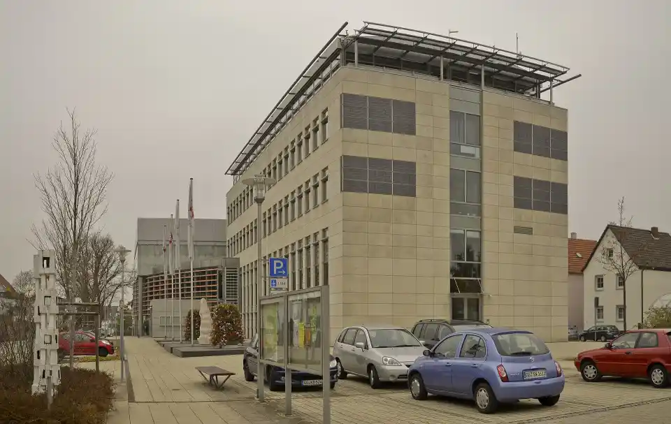 Polizeipräsenz bei Nacht in Mörfelden – Symbolbild