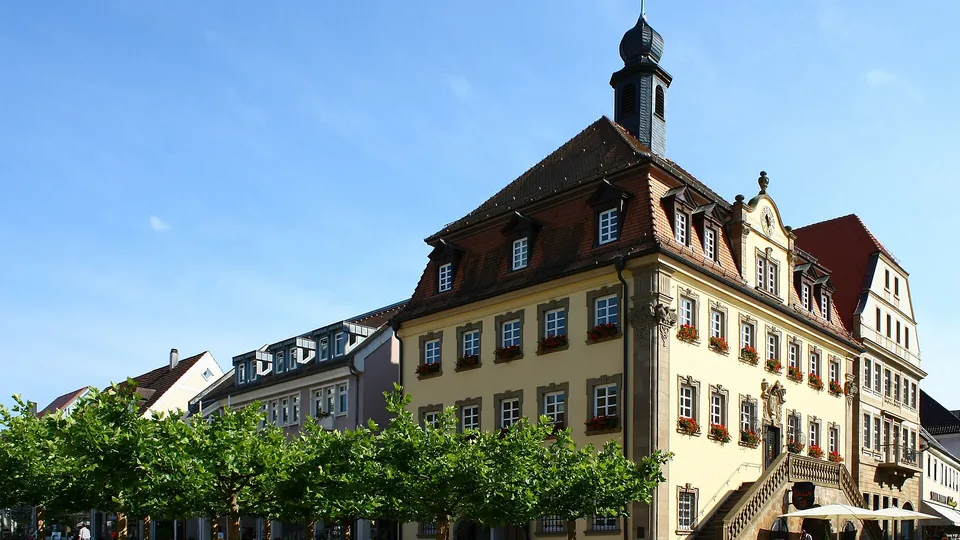 Polizeipräsenz bei Nacht in Neckarsulm – Symbolbild