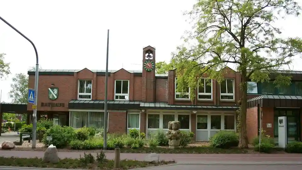 Polizeipräsenz bei Nacht in Neuenkirchen – Symbolbild