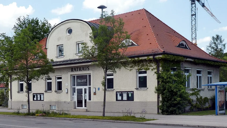 Polizeipräsenz bei Nacht in Neuried – Symbolbild