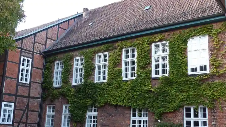 Polizeipräsenz bei Nacht in Nienburg – Symbolbild