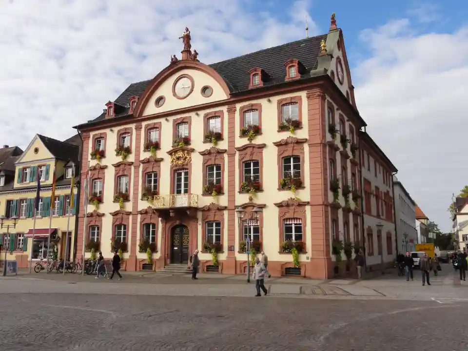 Polizeipräsenz bei Nacht in Offenburg – Symbolbild