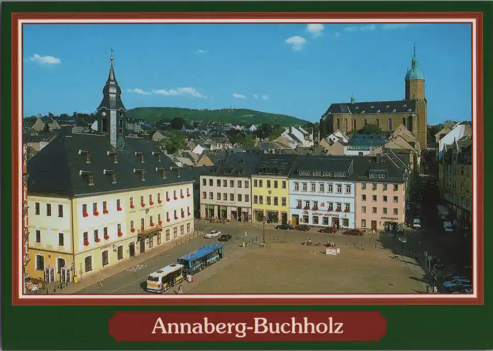 Polizeipräsenz bei Nacht in Rahmen – Symbolbild
