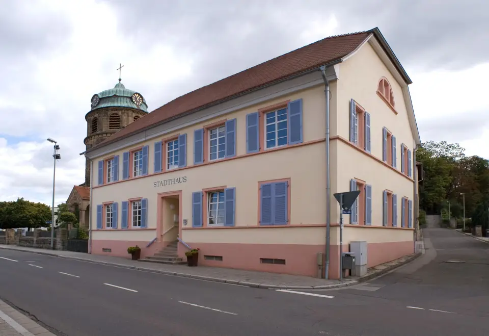 Polizeipräsenz bei Nacht in Rockenhausen – Symbolbild