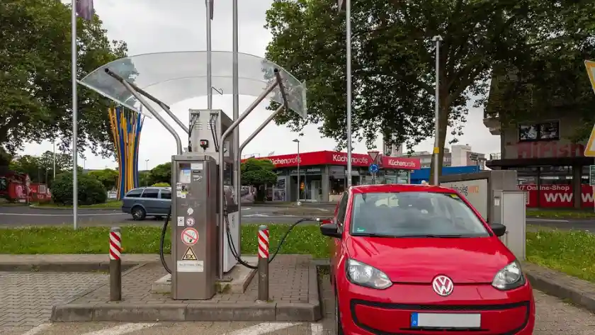 Polizeipräsenz bei Nacht in Siegburg – Symbolbild