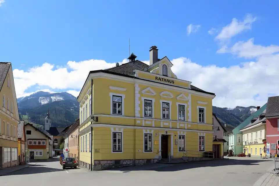 Polizeipräsenz bei Nacht in Steiermark – Symbolbild