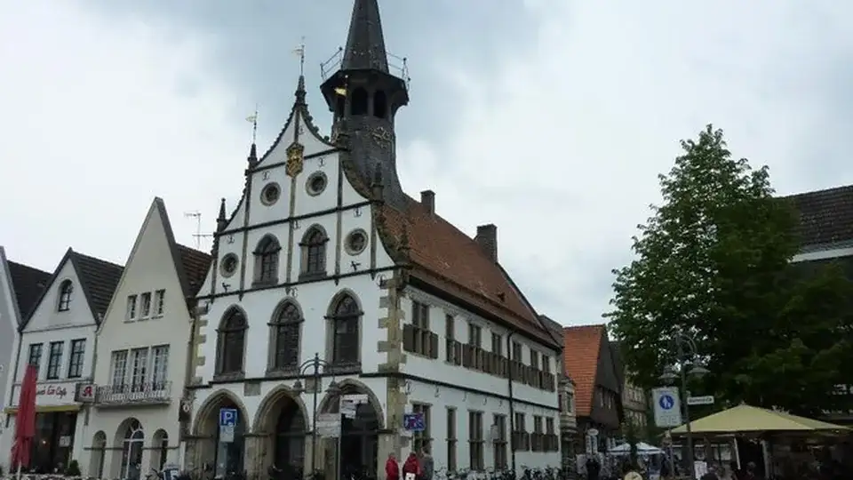 Polizeipräsenz bei Nacht in Steinfurt – Symbolbild