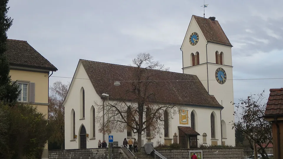 Polizeipräsenz bei Nacht in Steinmaur – Symbolbild