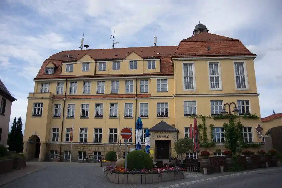 Polizeipräsenz bei Nacht in Taucha – Symbolbild