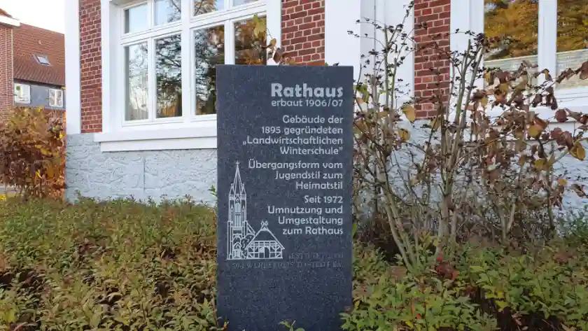 Polizeipräsenz bei Nacht in Tostedt – Symbolbild