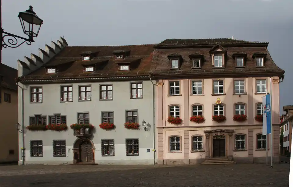 Polizeipräsenz bei Nacht in Villingen – Symbolbild