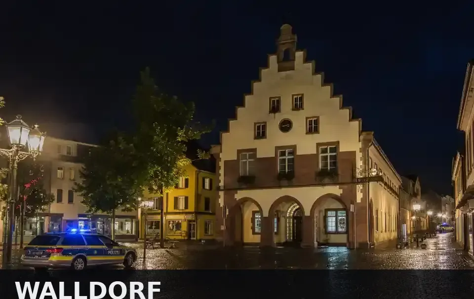 Polizeipräsenz bei Nacht in Walldorf – Symbolbild
