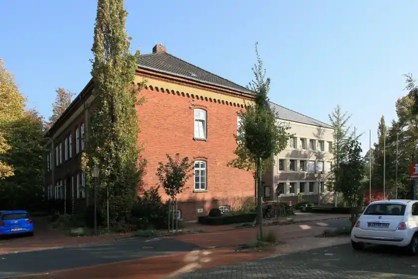 Polizeipräsenz bei Nacht in Weener – Symbolbild