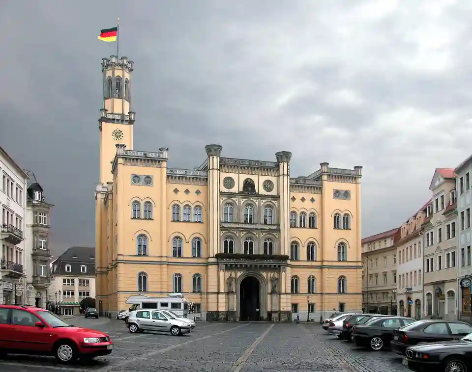 Polizeipräsenz bei Nacht in Zittau – Symbolbild
